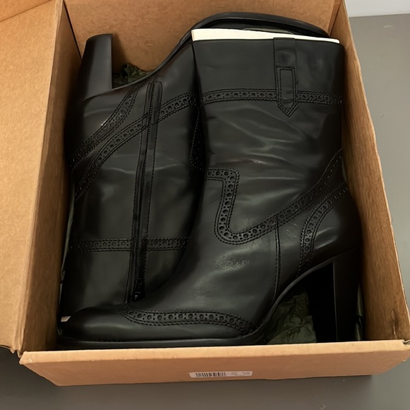 Eddie Bauer Women’s Leather Chunky Heel Boots - Picture 7 of 8